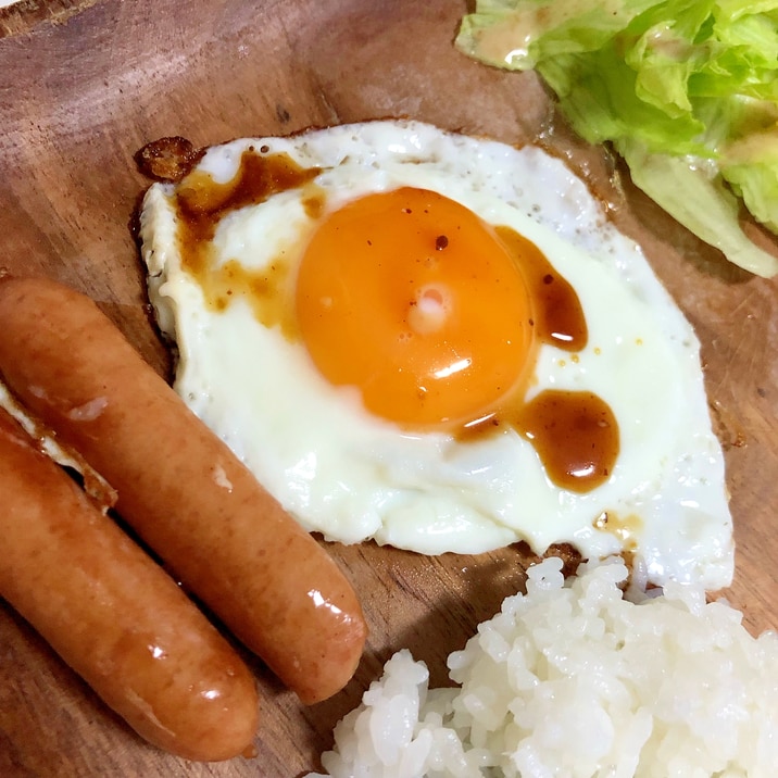 目玉焼きとウインナー焼き